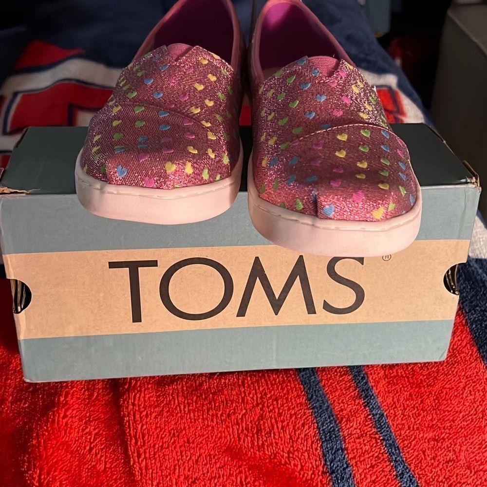 TOMS - Picture 2 of 9